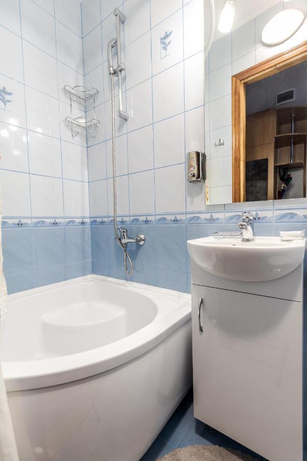 Chornovola Blue Apartment Lviv Exterior photo