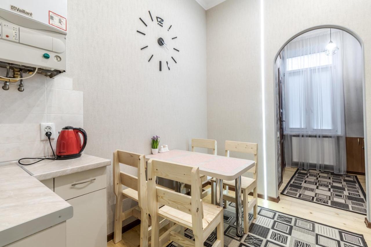 Chornovola Blue Apartment Lviv Exterior photo