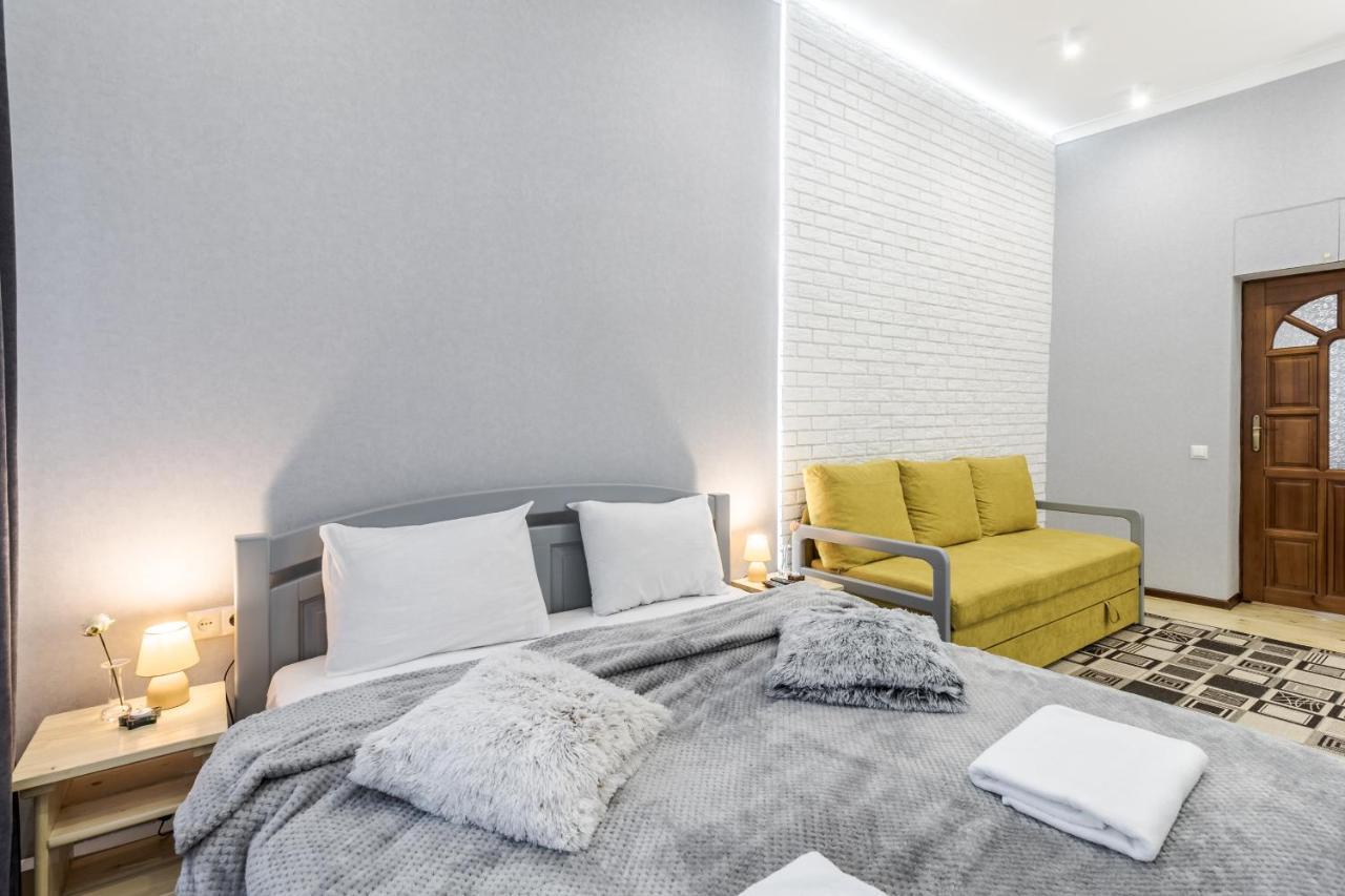 Chornovola Blue Apartment Lviv Exterior photo
